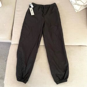 🐊 Aritzia | Tna Deploy Parachute Pant in Flint Green (2XS) 🐊